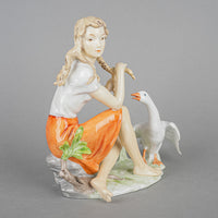 KAISER Figurine Girl With Goose 377