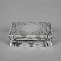 COLEN HEWER CHESHIRE Sterling Engraved Snuff/Pill Box