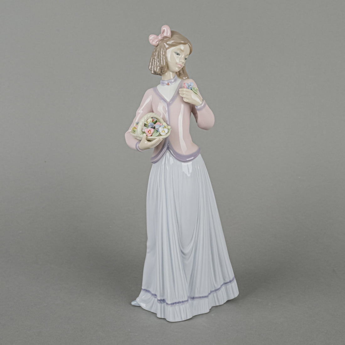 LLADRO Figurine Innocence In Bloom 7644