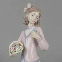 LLADRO Figurine Innocence In Bloom 7644